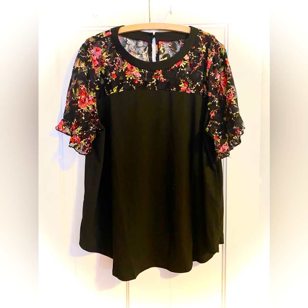 Womens plus size 3xl black short sleeve top with floral mesh sleeves